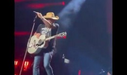 美国歌手爆料视频播放大全,视频播放大全揭秘幕后故事